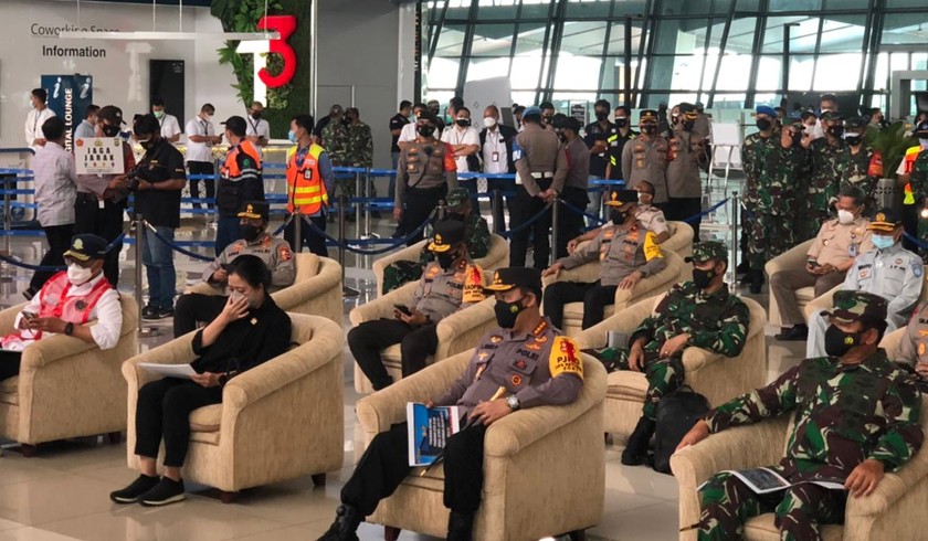 Kapolri Jenderal Listyo Sigit Prabowo saat meninjau Bandara Soekarno Hatta. (Foto: PMJ News).