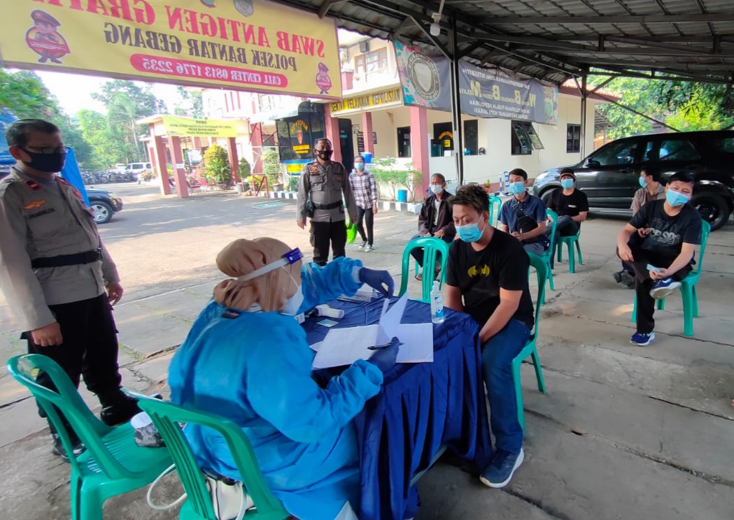 Polsek Bekasi Timur mendapayti dua pemudik positif Covid-19. (Foto: PMJ News).