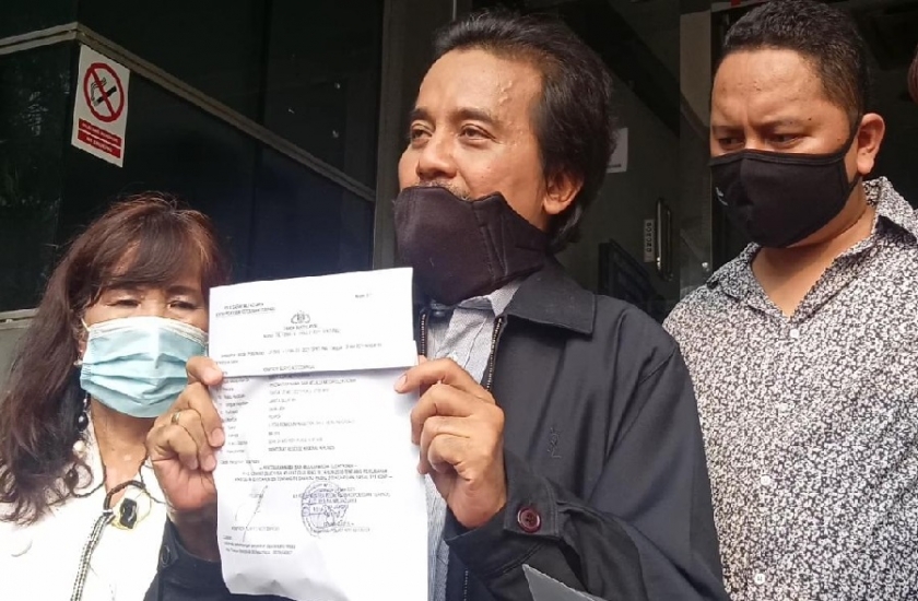 Eks Menpora Roy Suryo laporkan Lucky Alamsyah ke Polisi. (Foto: PMJ News/Yeni).