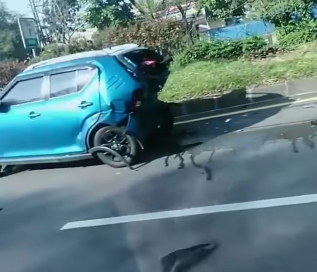 Empat mobil alami kecelakaan beruntun terjadi di KM 2 Tol Pasteur, Kota Bandung, Jawa Barat. (Foto: Instagram Info Bandung Kota). 