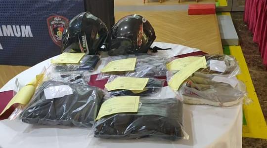 Sejumlah barang bukti hasil kejahatan yang diamankan polisi. (Foto: PMJ News/ Yenni)