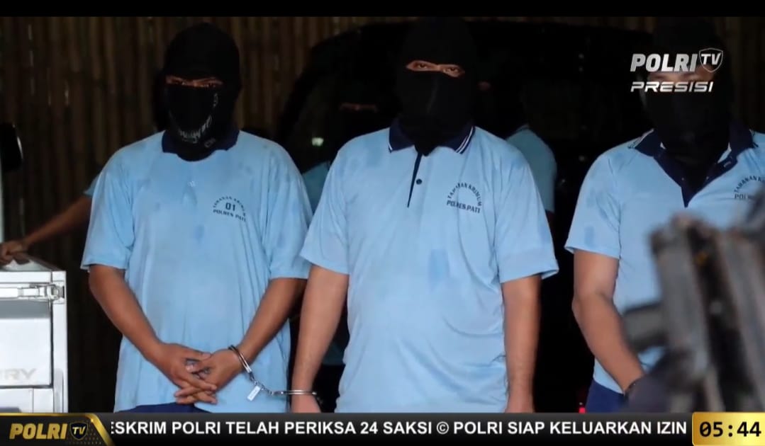 Para pelaku penyelundupan ratusan motor yang ditahan polisi. (Foto: Screenshoot tayangan program Presisi Sore TV Radio Polri)