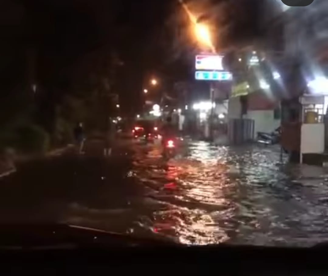 Sejumlah kawasan di Bekasi digenangi air banjir. (Foto: Instagram Info Bekasi). 