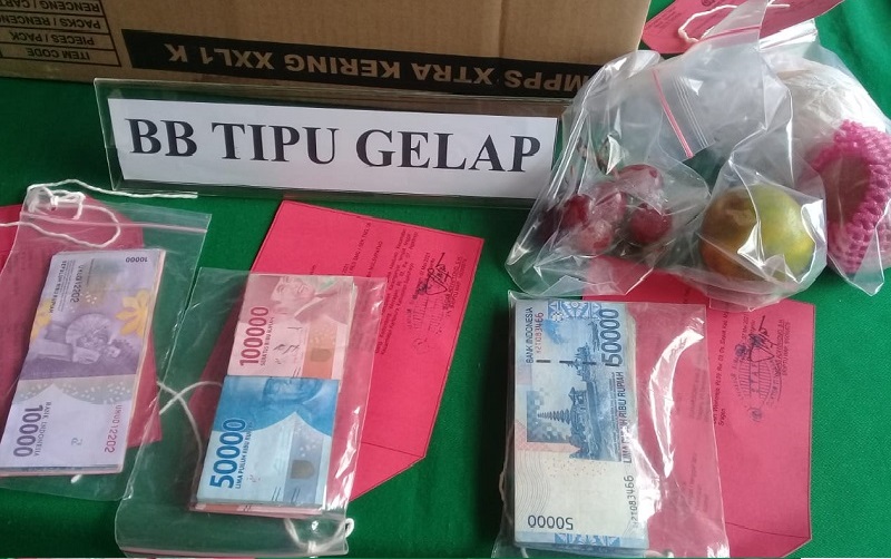 Barang bukti kasus penipuan dengan modus penggandaan uang yang diamankan Polres Semarang. (FOto: PMJ News/Istimewa).