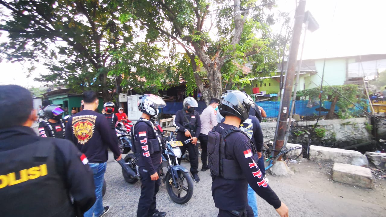 Satuan Reserse Kriminal dan Team Pemburu Preman Polres Metro Jakarta Barat menggelar operasi preman serta mengamankan sejumlah pelaku pungli. (Foto:PMJ News). 