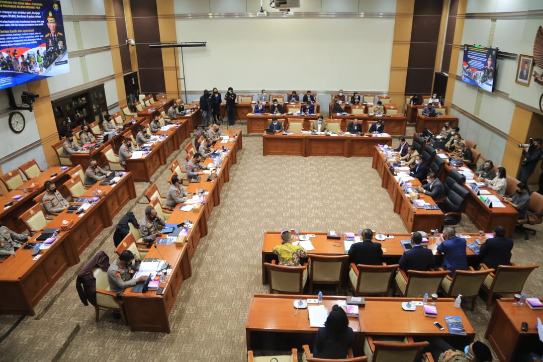 Rapat dengar pendapat Kapolri dan Komisi III DPR RI. (Foto : Dok PMJ). 