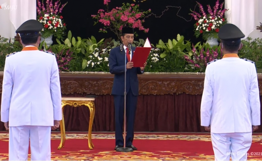Presiden Jokowi melantik Rusdi Mastura dan Mamun Amir sebagai Gubernur dan Wakil Gubernur Sulawesi Tengah. (Foto: PMJ News/YouTube Setpres).