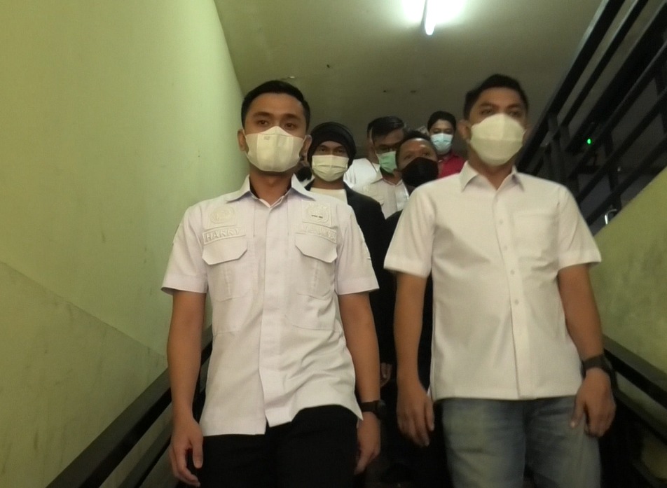 Kanit 1 Narkoba Polres Metro Jakarta Barat AKP Harry Gasgari dalam penangkapan kasus ganja Anji. (Foto: PMJ News)