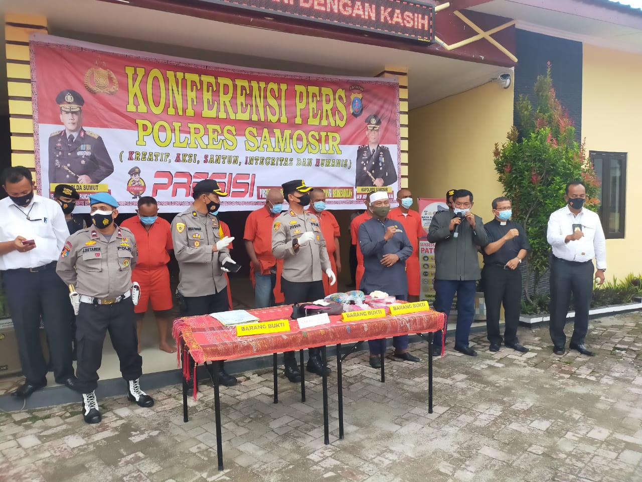 Polres Samosir Polda Sumatera Utara merilis pengungkapan tiga kasus tindak pidana kejahatan. (Foto: PMJ News/ Nia Polri TV). 