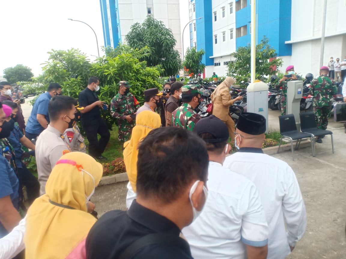 Menkes bersama Panglima TNI serta Kapolri dan jajarannya meninjau langsung  Rusunawa Nagrak di Jakarta Utara. (Foto: PMJ News). 