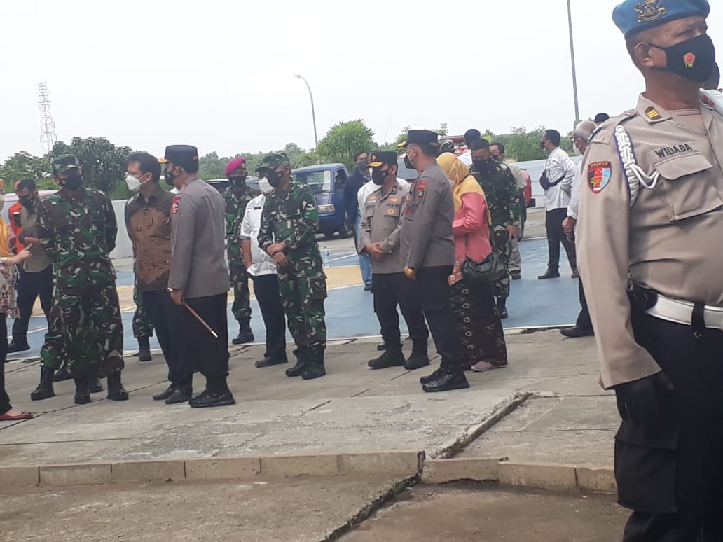 Peninjauan Panglima TNI, Kapolri bersama Menteri Kesehatan. (Foto: PMJ News)