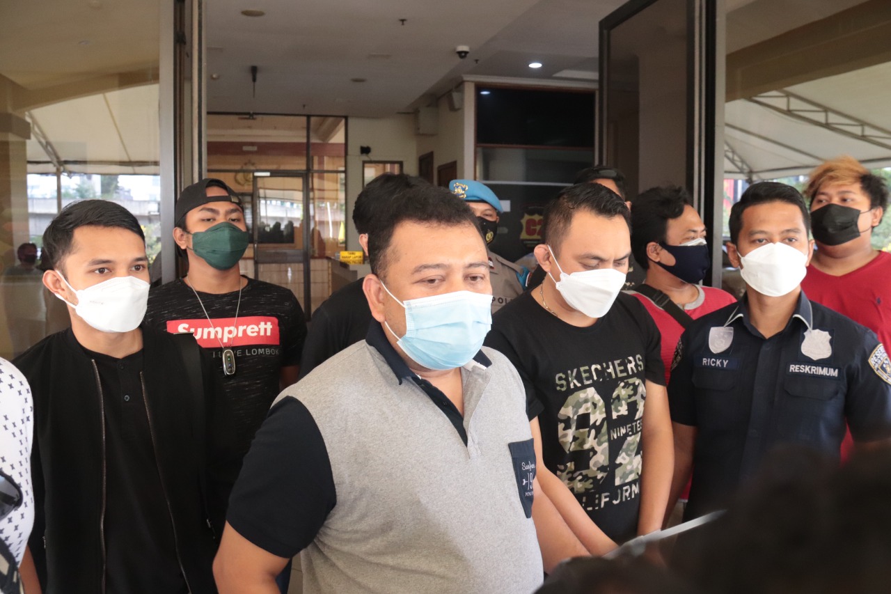 Penangkapan pelaku yang hendak melarikan diri ke Surabaya. (Foto: PMJ News)