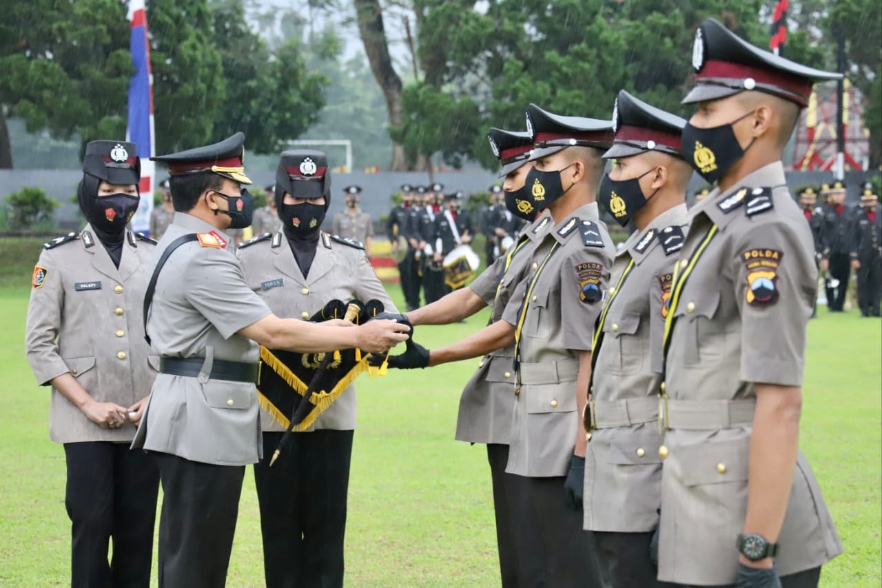 Kapolda Jawa Tengah, Irjen Pol Ahmad Luthfi memimpin upacara penutupan Pendidikan Pembentukan (Diktuk) Bintara Polri tahun 2020/2021. (Foto: PMJ News).
