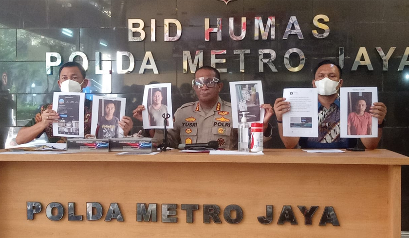 Polda Metro Jaya menangkap tiga pelaku penipuan penjualan tabung oksigen. (Foto: PMJ News/Yeni).