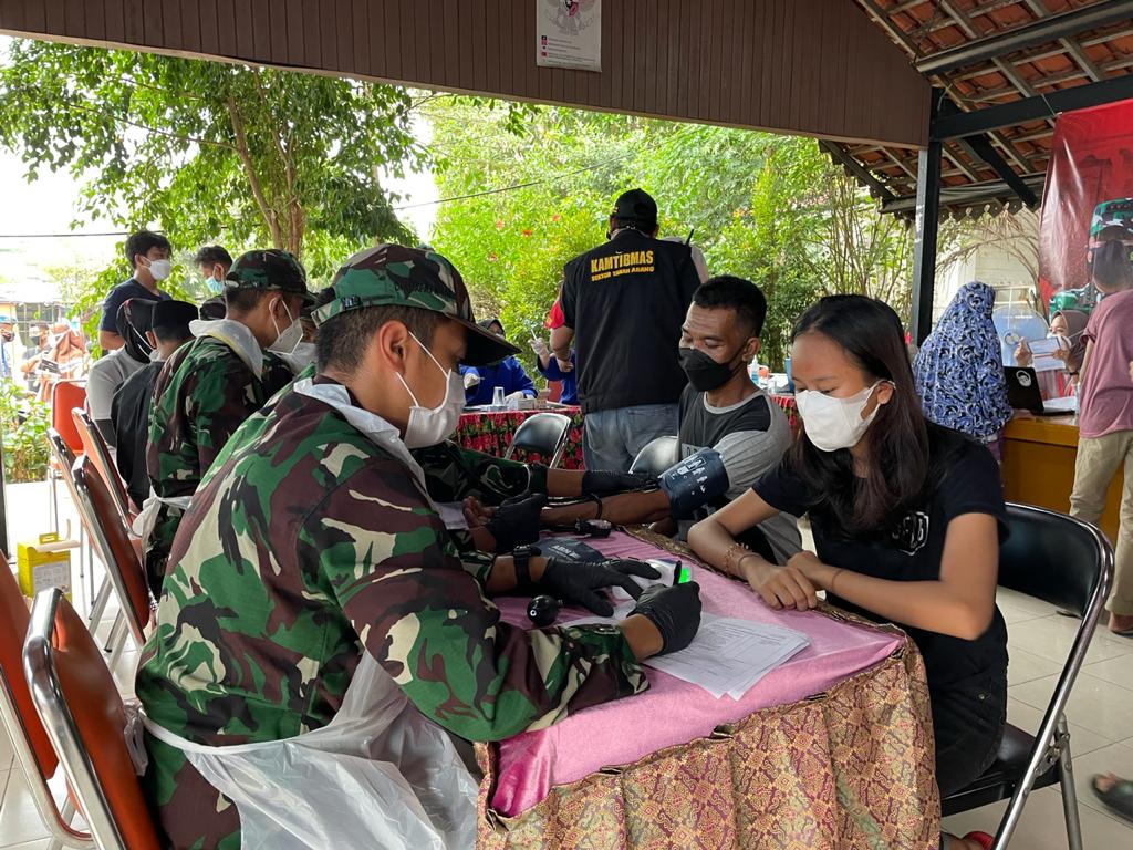 Vaksinasi masyarakat di Jakarta Pusat. (Foto: PMJ News/ Nia Polri TV)