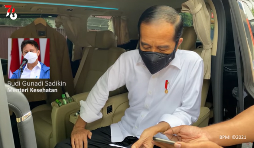 Presiden Jokowi melakukan inspeksi mendadak (sidak) ke sebuah apotek di Kota Bogor, Jawa Barat. (Foto: PMJ News/YouTube Setpres).
