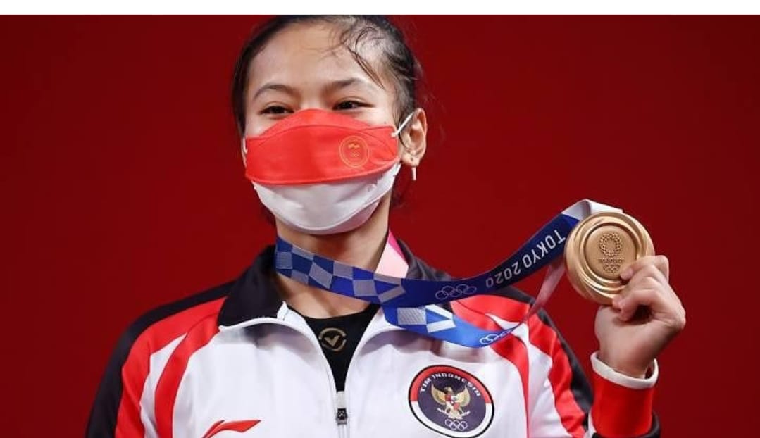 Atlet angkat besi putri Indonesia Windy Cantika Aisah. (Foto: Instagram Jokowi)