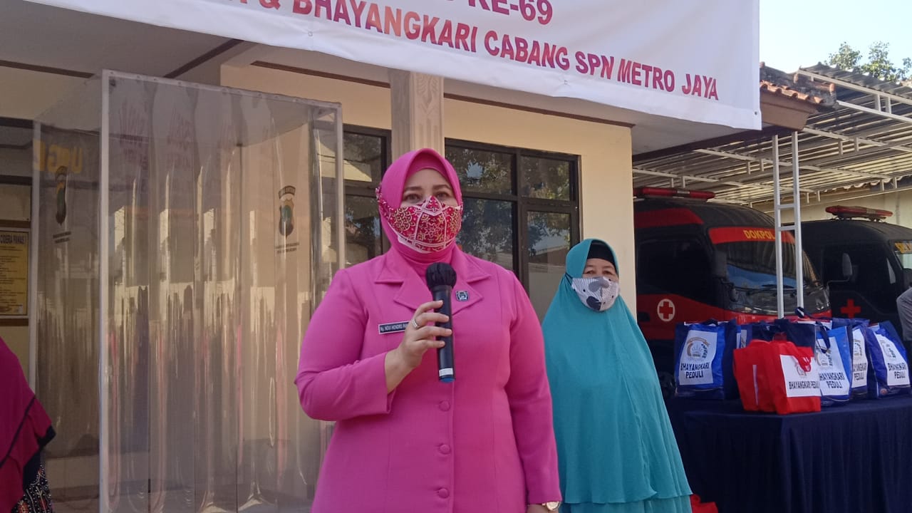 Wakil Ketua Bhayangkari Daerah Polda Metro Jaya, Novi Hendro Pandowo berikan keterangan. (Foto : PMJ/Yenni). 