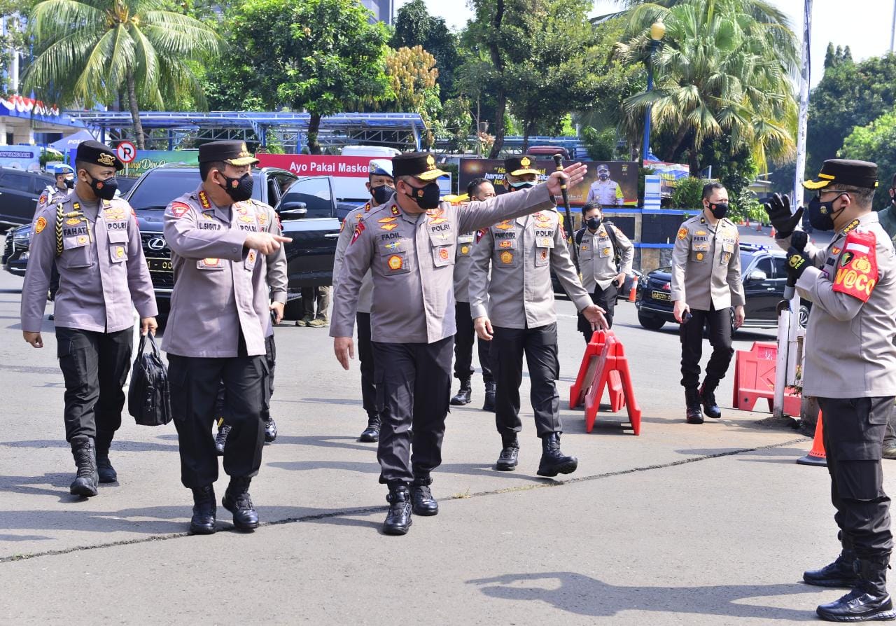 Kapolri Jenderal Pol Listyo Sigit Prabowo bersama Kapolda Metro Jaya Irjen Pol M Fadil Imran di Mapolda Metro Jaya. (Foto: PMJ News). 