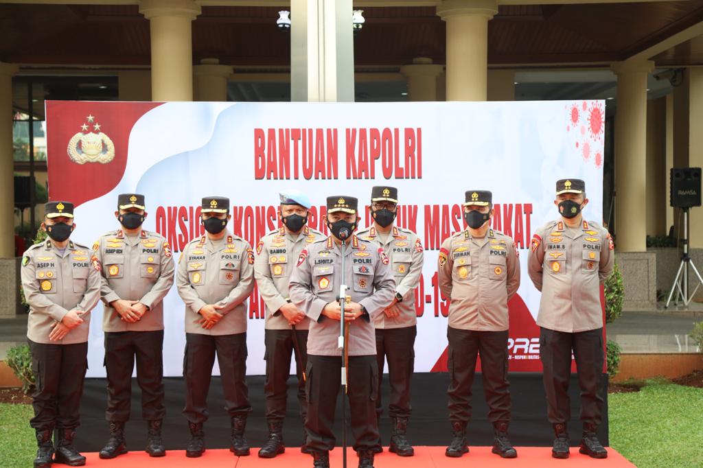 Kapolri Jenderal Pol Listyo Sigit Prabowo meluncurkan bantuan 1.000 oksigen konsentrator untuk warga yang terpapar virus corona. (Foto: PMJ News)