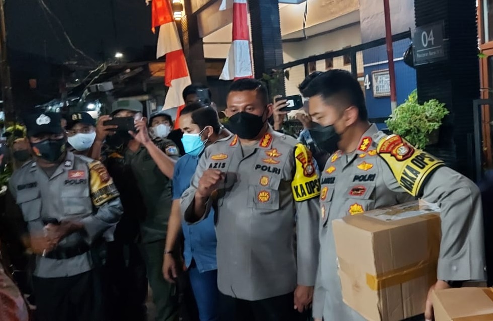 Polres Metro Jakarta Selatan menggelar vaksinasi Covid-19 malam hari di Pancoran. (Foto: PMJ News).