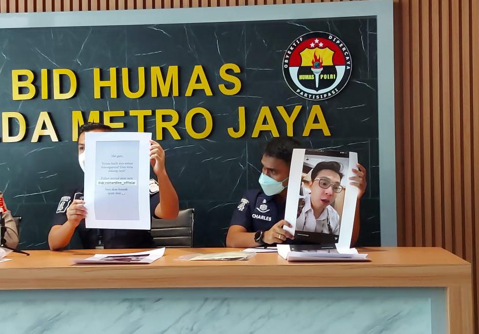 Polda Metro Jaya berikan keterangan. (Foto: PMJ/Yenni). 