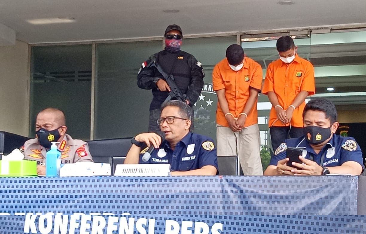 Polda Metro Jaya menggelar perkara pengungkapan kasus pembunuhan wanita yang mayatnya terbungkus kardus di Cakung. (Foto: PMJ News).
