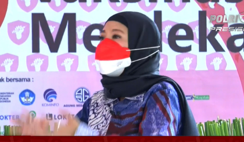 Koordinator Relawan Vaksin Merdeka, Devie Rahmawati saat memberikan keterangan. (Foto: PMJ News/Polri TV).