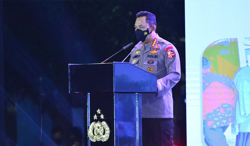 Kapolri Jenderal Listyo Sigit Prabowo memberikan apresiasi kepada para relawan vaksinasi. (Foto: PMJ News).