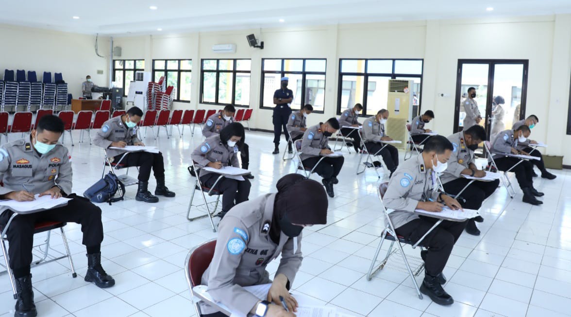 Tim Garuda Polri untuk Misi Perdamaian PBB ikuti ujian bahasa. (Foto: PMJ/Dok Polri). 