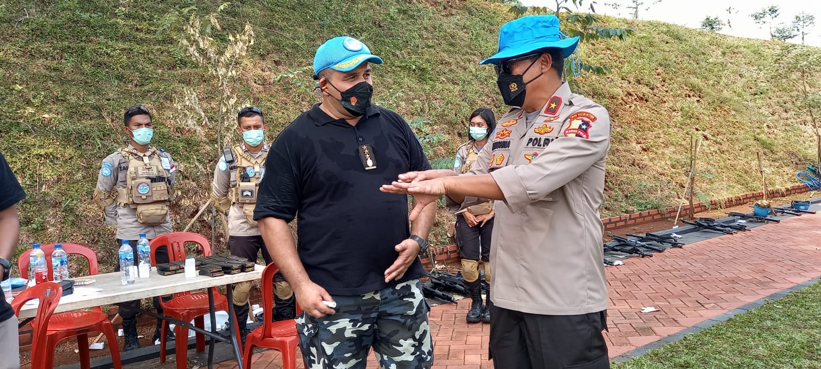 Team Garuda Polri untuk misi perdamaian PBB di wilayah konflik Afrika Tengah matangkan latihan menembak. (Foto: PMJ News/ Gitting). 