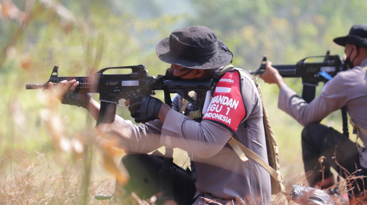 Berjaga-jaga di wilayah konflik. (Foto: PMJ/Gtg). 