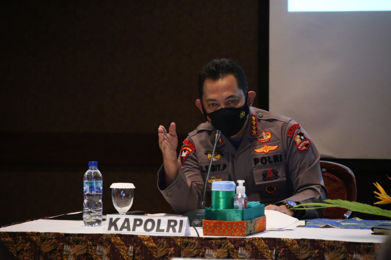 Kapolri Jenderal Pol Listyo Sigit Prabowo bersama Panglima dan Menpora. (Foto: PMJ News). 