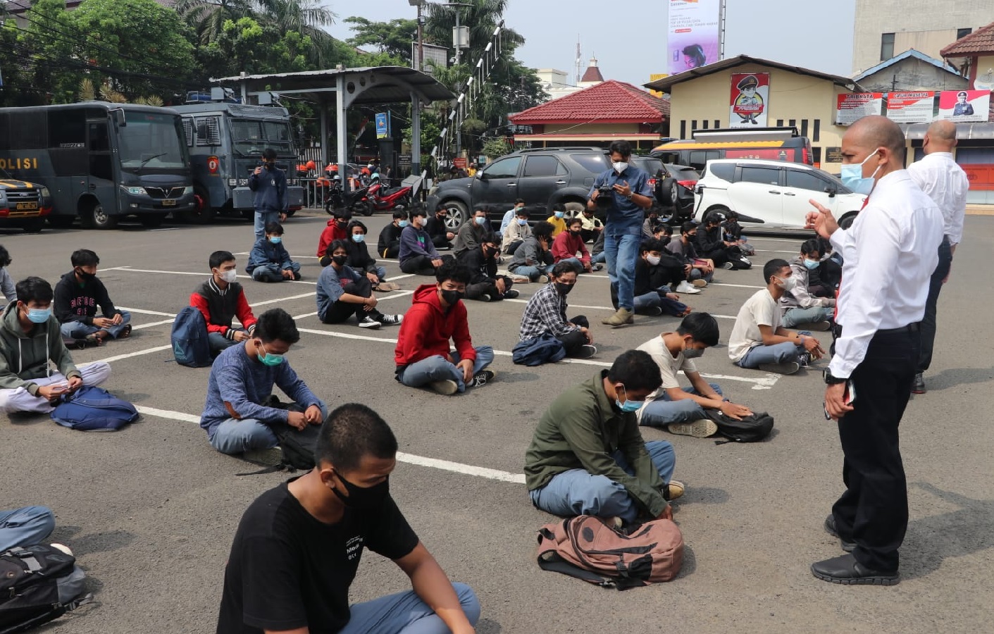 Polisi mengamankan sebanyak 70 pelajar asal Jakarta dan Kota Tangerang pada Senin (30/8/2021) malam. (Foto: PMJ News).