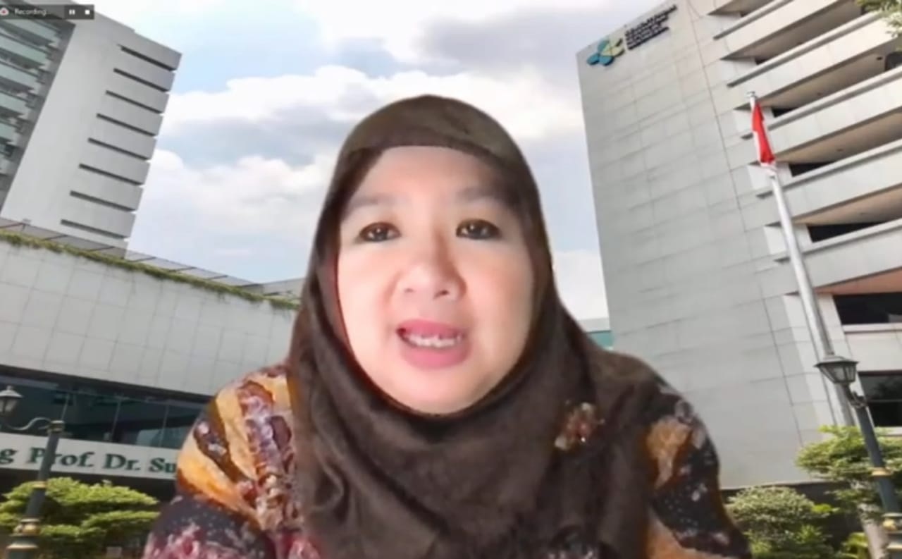 Juru Bicara Vaksinasi Covid-19 dari Kemenkes, Siti Nadia Tarmizi dalam konferensi pers secara virtual. (Foto: PMJ News/YouTube Kemenkes RI).