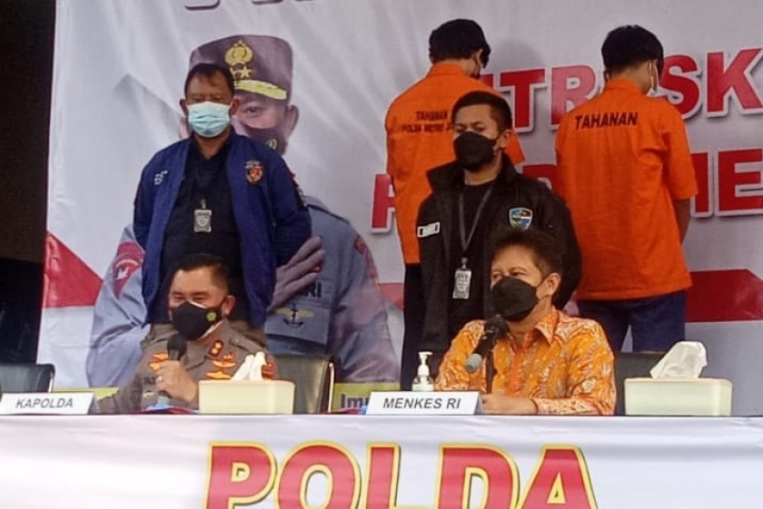 Polda Metro Jaya menggelar perkara kasus pemalsuan sertifikat vaksinasi Pedulilindungi. (Foto: PMJ News/Yeni).