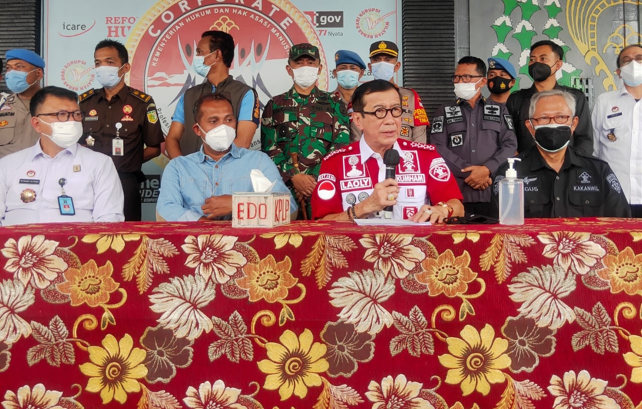 Menteri Hukum dan HAM, Yasonna Laoly menggelar konferensi pers terkait kebakaran di Lapas Kelas I Tangerang. (Foto: PMJ News/Gtg).
