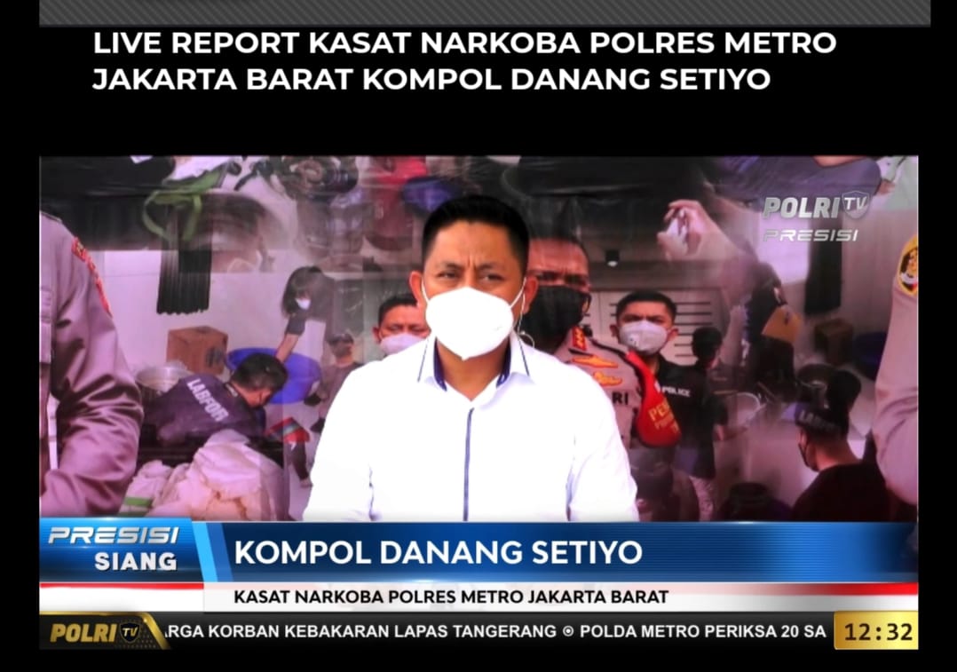 Keterangan  Kasat Narkoba Polres Metro Jakarta Barat Kompol Danang Setiyo. (Foto: TV Polri). 