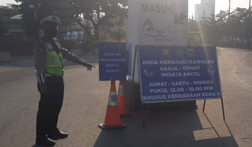 Pemberlakuan aturan ganjil genap tempat wisata Ancol. (Foto: PMJ News/Twitter TMC Polda Metro Jaya).
