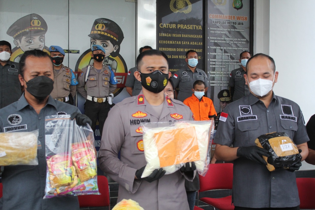 Polres Tangerang Selatan menggelar perkara pengungkapan kasus narkoba tembakau sistetis. (Foto: PMJ News).