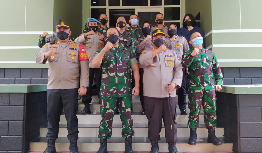 Polres Tangerang selatan memberikan ucapan selamat HUT TNI ke-76. (Foto: PMJ News).