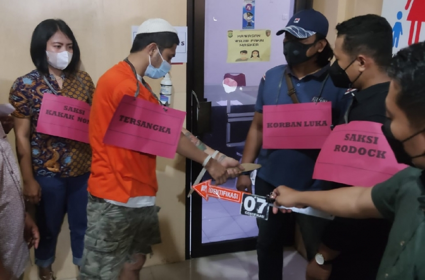 Polres Metro Depok menggelar rekonstruksi pembunuhan anggota TNI. (Foto: PMJ News).
