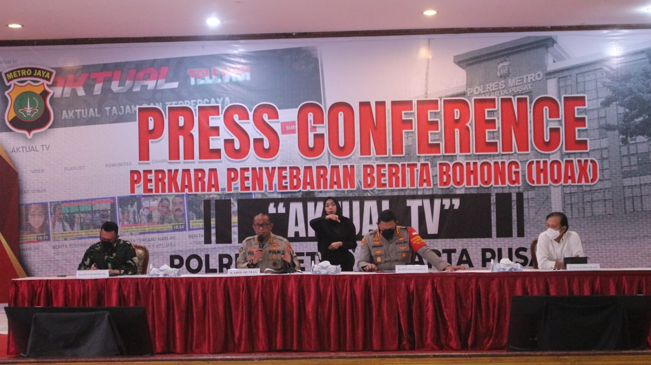 Keterangan Kapolres Metro Jakarta Pusat, Kombes Pol Hengki Haryadi dan Kabid Humas Polda Metro Jaya Kombes Pol Yusri Yunus. (Foto: PMJ News/ Yeni). 
