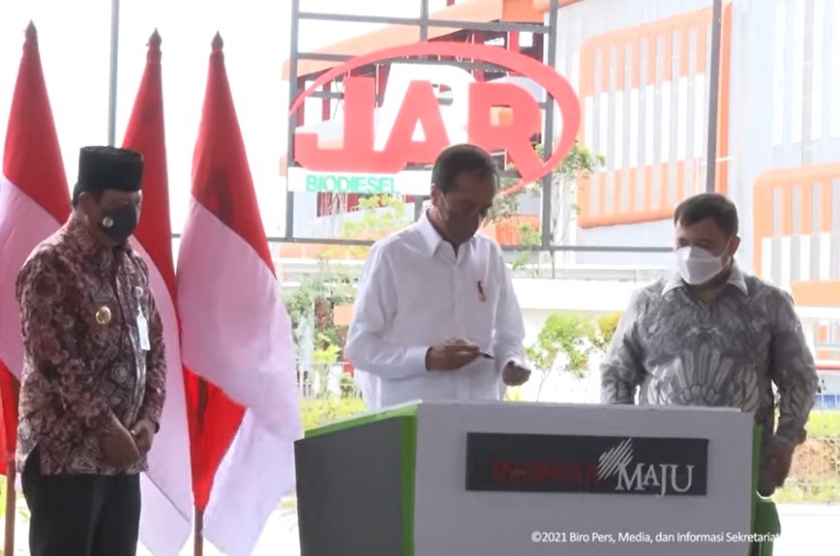 Presiden Jokowi meresmikan pabrik biodiesel di Kalimantan Selatan. (Foto: PMJ News/YouTube Setpres).