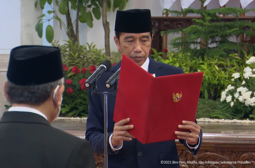 Presiden Jokowi melantik 17 Duta Besar Luar Biasa Berkuasa Penuh Republik Indonesia. (Foto: PMJ News/YouTube Setpres).