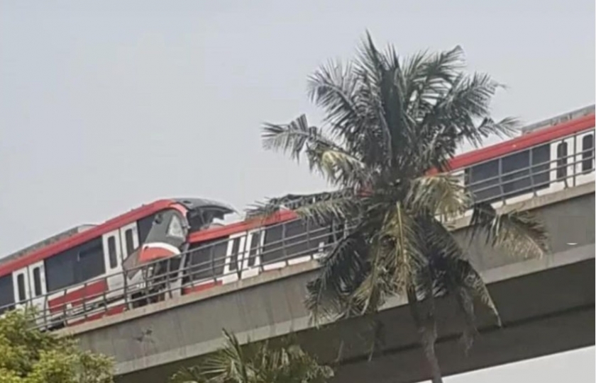 Rangkaian kereta LRT mengalami kecelakaan di kawasan Cibubur. (Foto: PMJ News/Instagram @julianaadev).