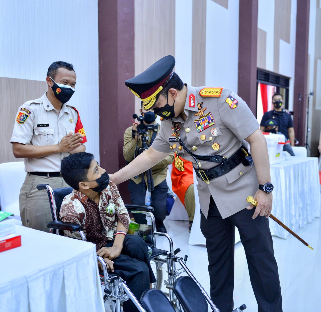 Kapolri Jenderal Pol Listyo Sigit Prabowo memberikan contoh keteladanan. (Foto: PMJ News)