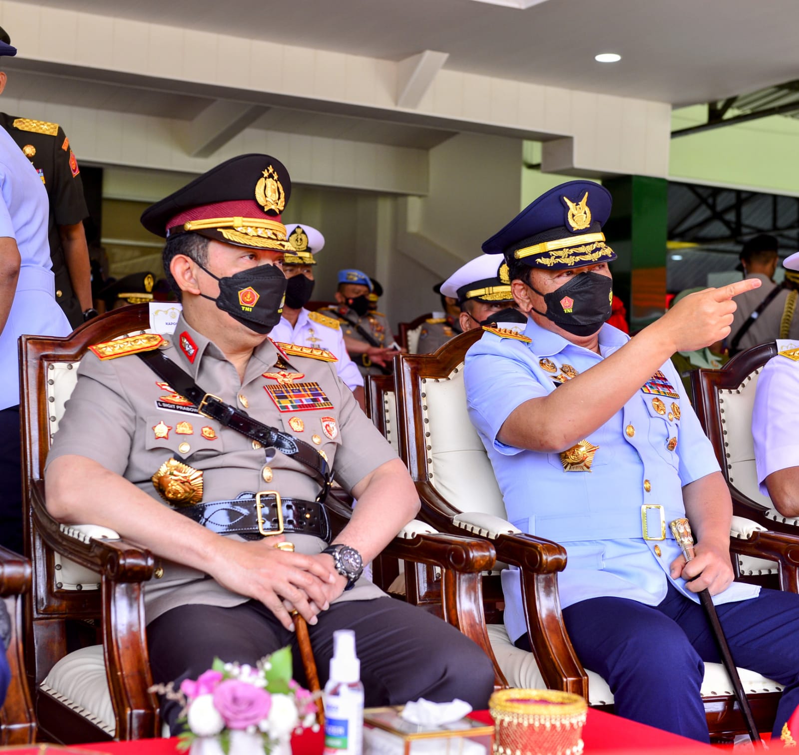 Kapolri Jenderal Pol Listyo Sigit Prabowo bersama Panglima TNI menutup diksar Integrasi Kemitraan Akademi TNI dan Akpol. (Foto: PMJ News). 