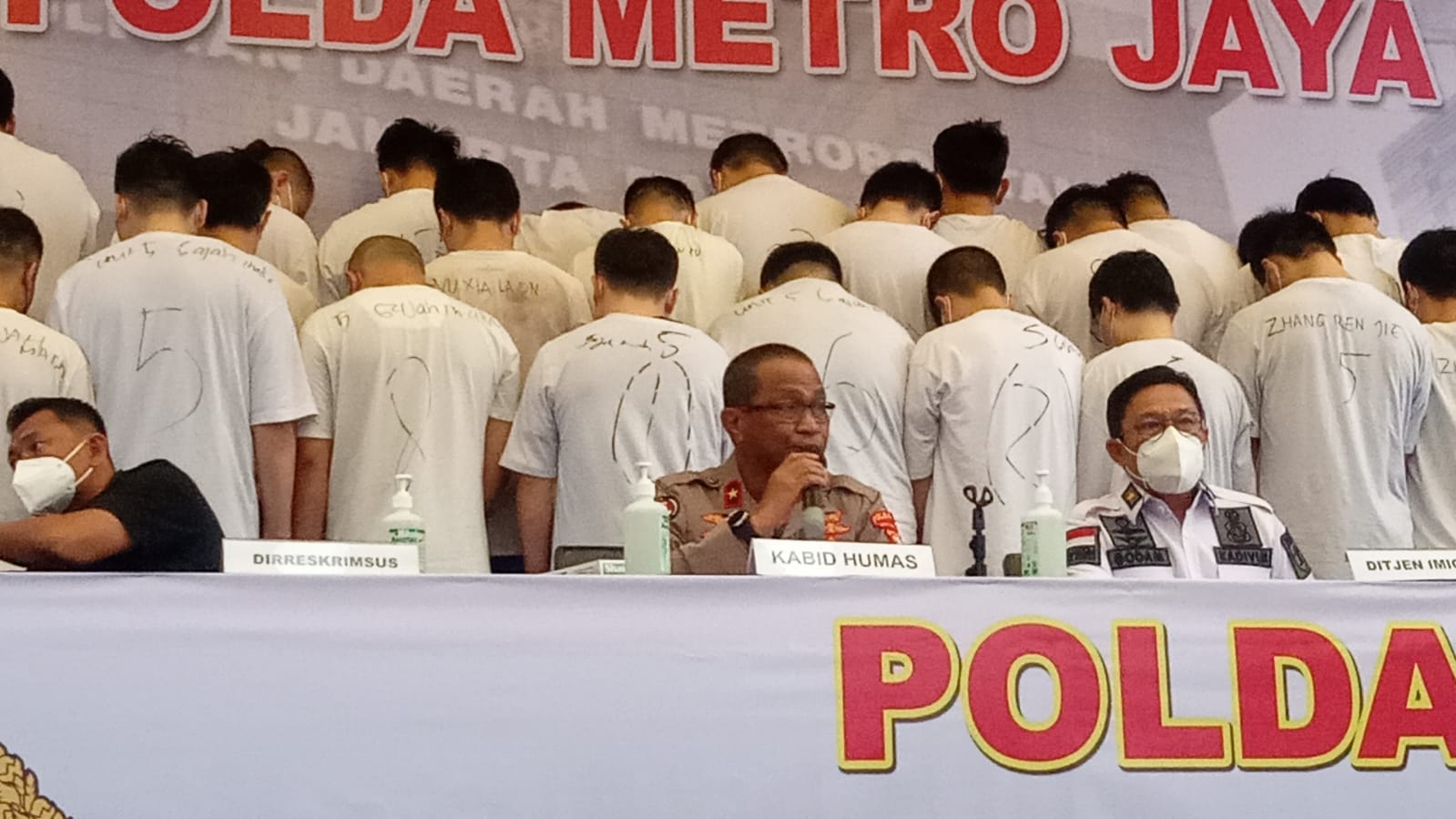 Keterangan Kabid Humas Polda Metro Jaya Brigjen Pol Yusri Yunus dan jajarannya. (Foto: PMJ News/ Yeni)