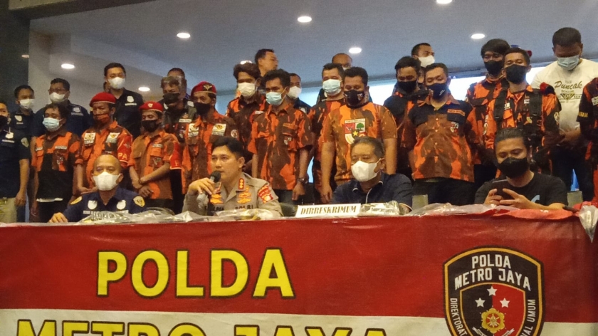 Keterangan Kabid Humas Polda Metro Jaya, Kombes Pol Endra Zulpan dan jajarannya di Mapolda Metro Jaya Jakarta. (Foto: PMJ News/ Yeni). 
